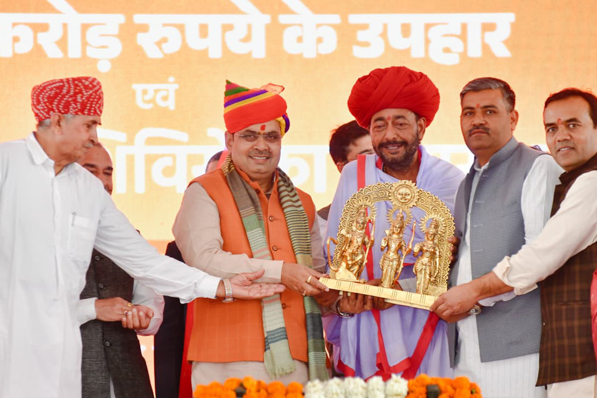 ​​​​​CM भजनलाल शर्मा का अशोक गहलोत पर जुबानी हमला, कहा- प्रदेश में विकास नहीं दिखता तो चश्मा कैंप लगवा देंगे