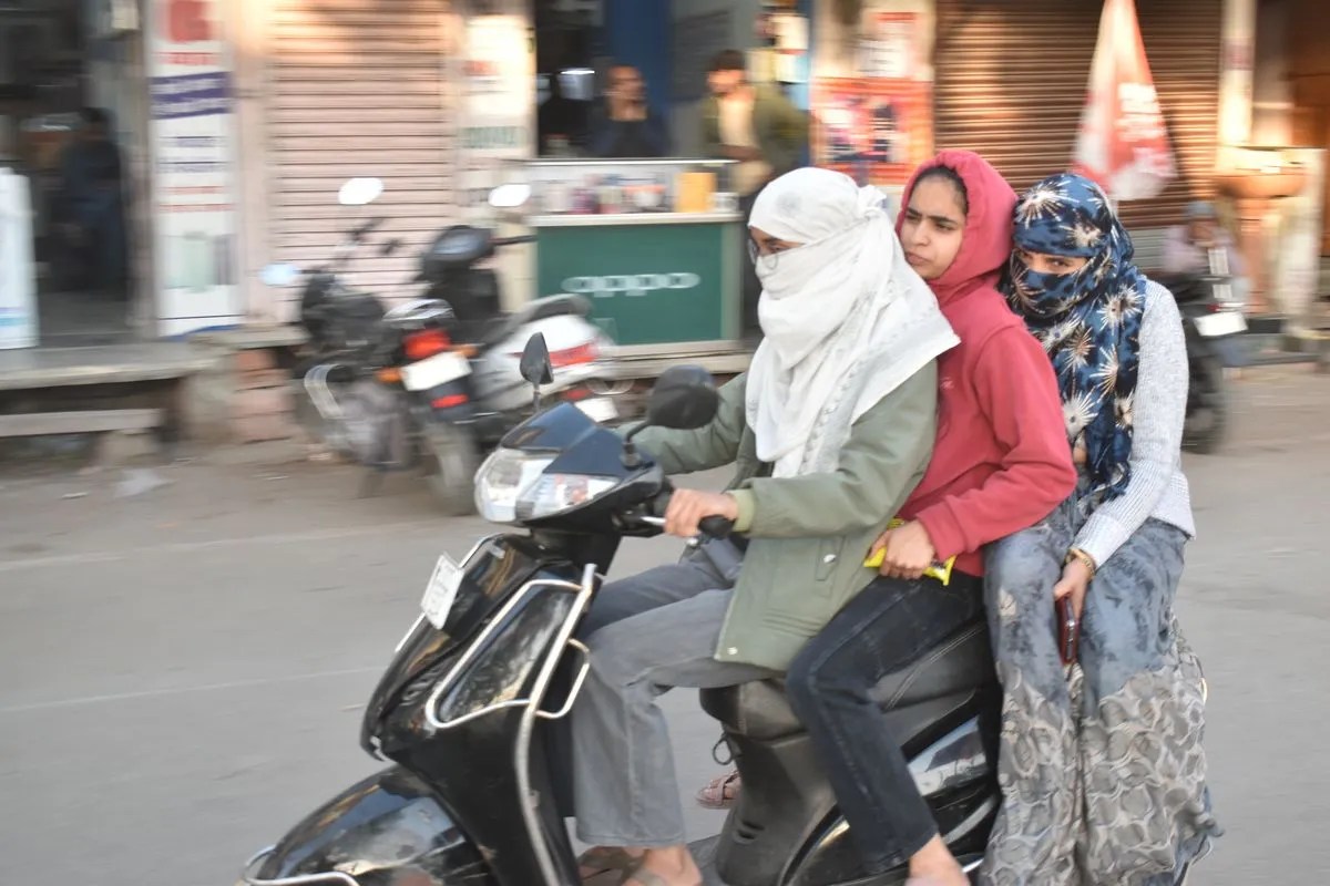 सर्द हवाओं ने बदला मौसम का मिज़ाज, धूप में भी ठिठुरन बरकरार,दो दिनों में तेजी से बढ़ी सर्दी