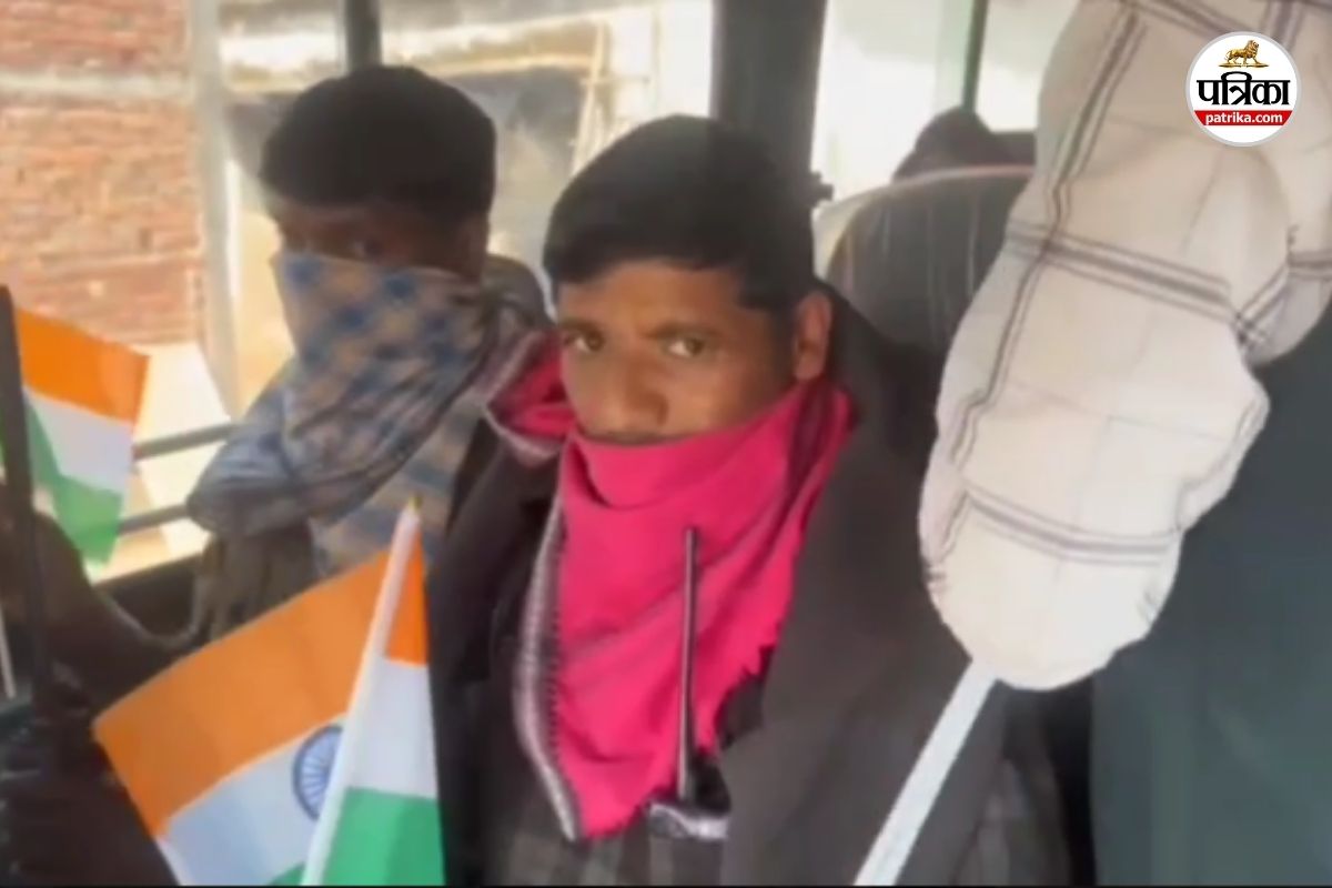 Naxal Surrender: देर हुई, तो शायद फिर कभी मुलाकात न हो पाए… परिवार की भावुक अपील के बाद 9 नक्सलियों ने किया सरेंडर