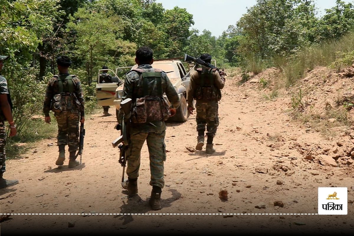 Bijapur Encounter: नक्सलियों को करारा झटका… बीजापुर मुठभेड़ में 6 माओवादी ढेर, हथियारों का बड़ा जखीरा बरामद