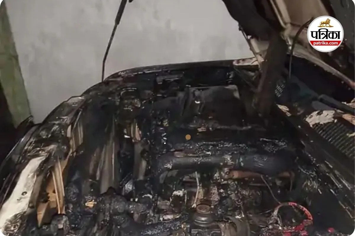 Raigarh News: घर के बाहर खड़ी स्कॉर्पियो जलकर खाक, पेट्रोल डालकर लगाई आग, आरोपी फरार