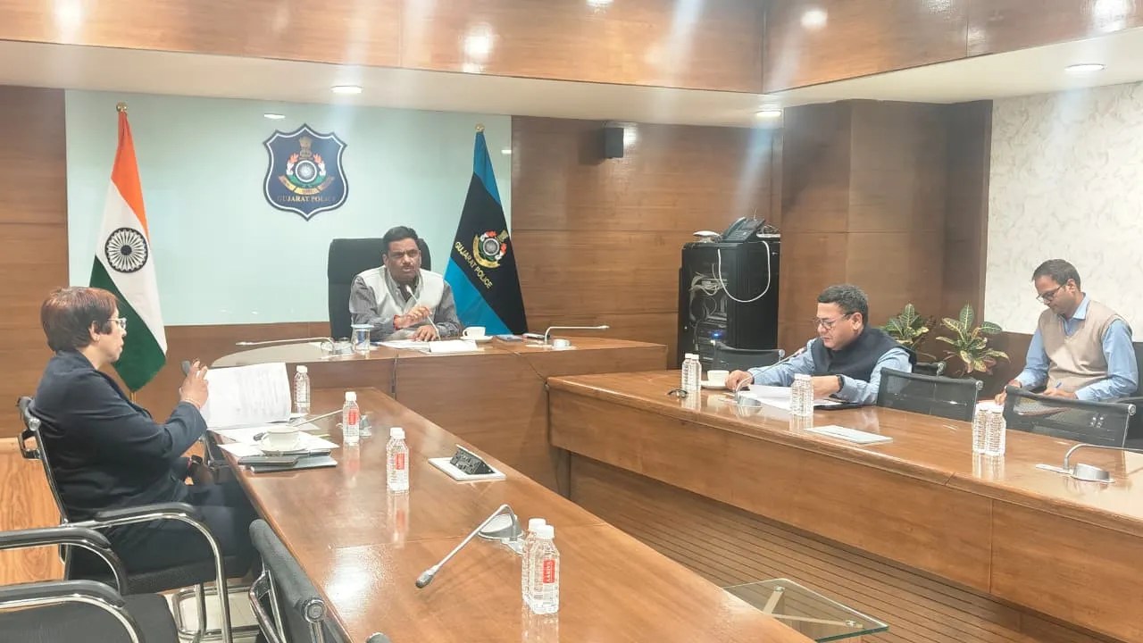 डीजीपी ने जानी दाहोद की कानून व्यवस्था की स्थिति