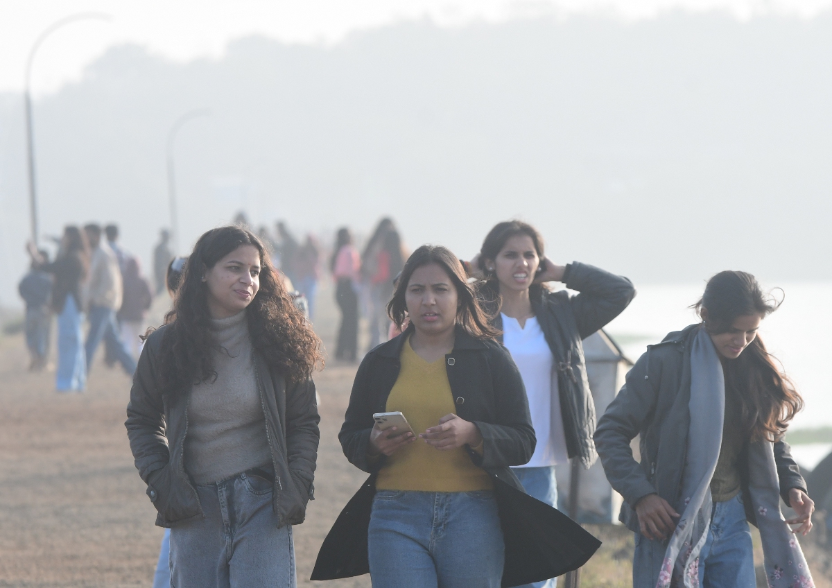 धुंध और ठंड के बीच सेल्फी व मस्ती, कलियासोत में दिखा वीकेंड क्रेज देखें photos