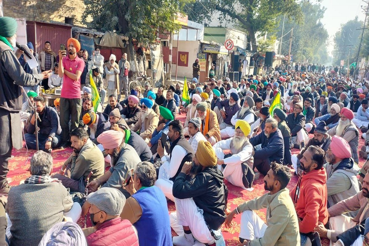 खेती बचाने सडक़ों पर किसान, नहरबंदी के फैसले पर उबाल