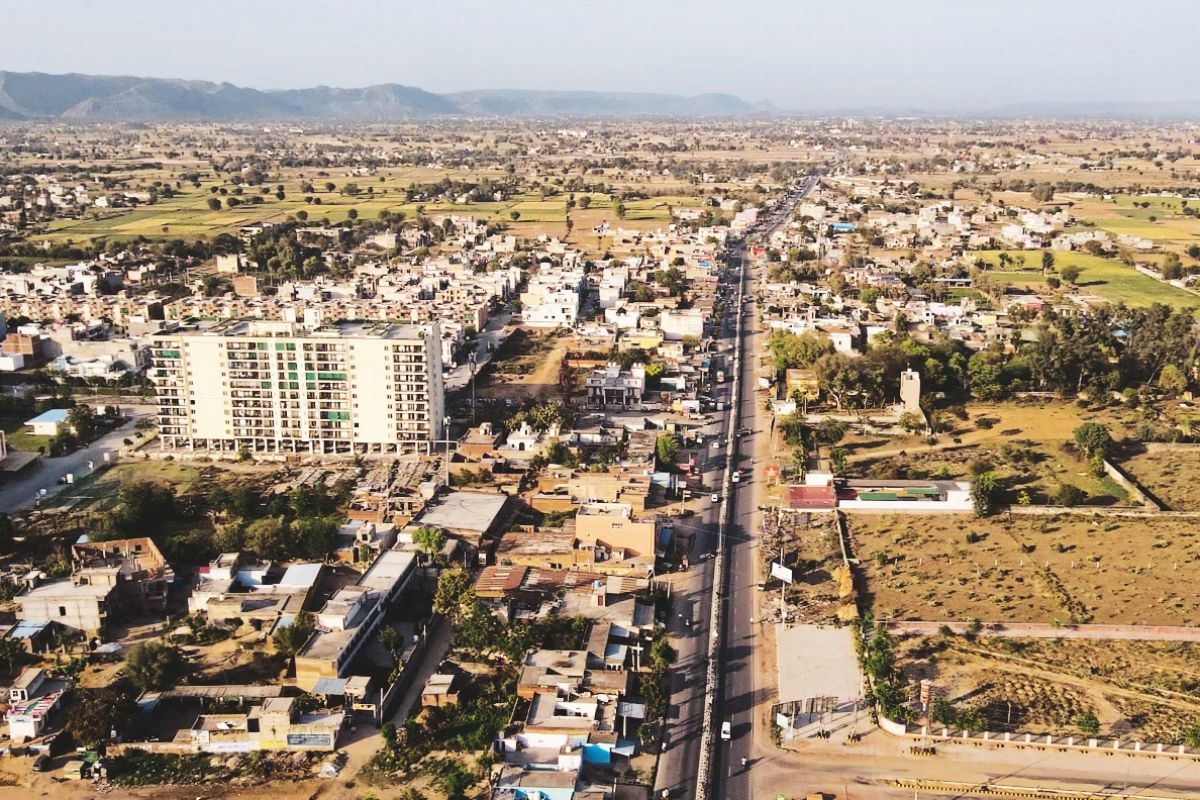 बड़ी खुशखबरी: सस्ते में मिलेंगे पक्के घर, लोकसभा अध्यक्ष ने किया 832 अफोर्डेबल आवासों का शिलान्यास, 67 करोड़ के विकास कार्य शुरू