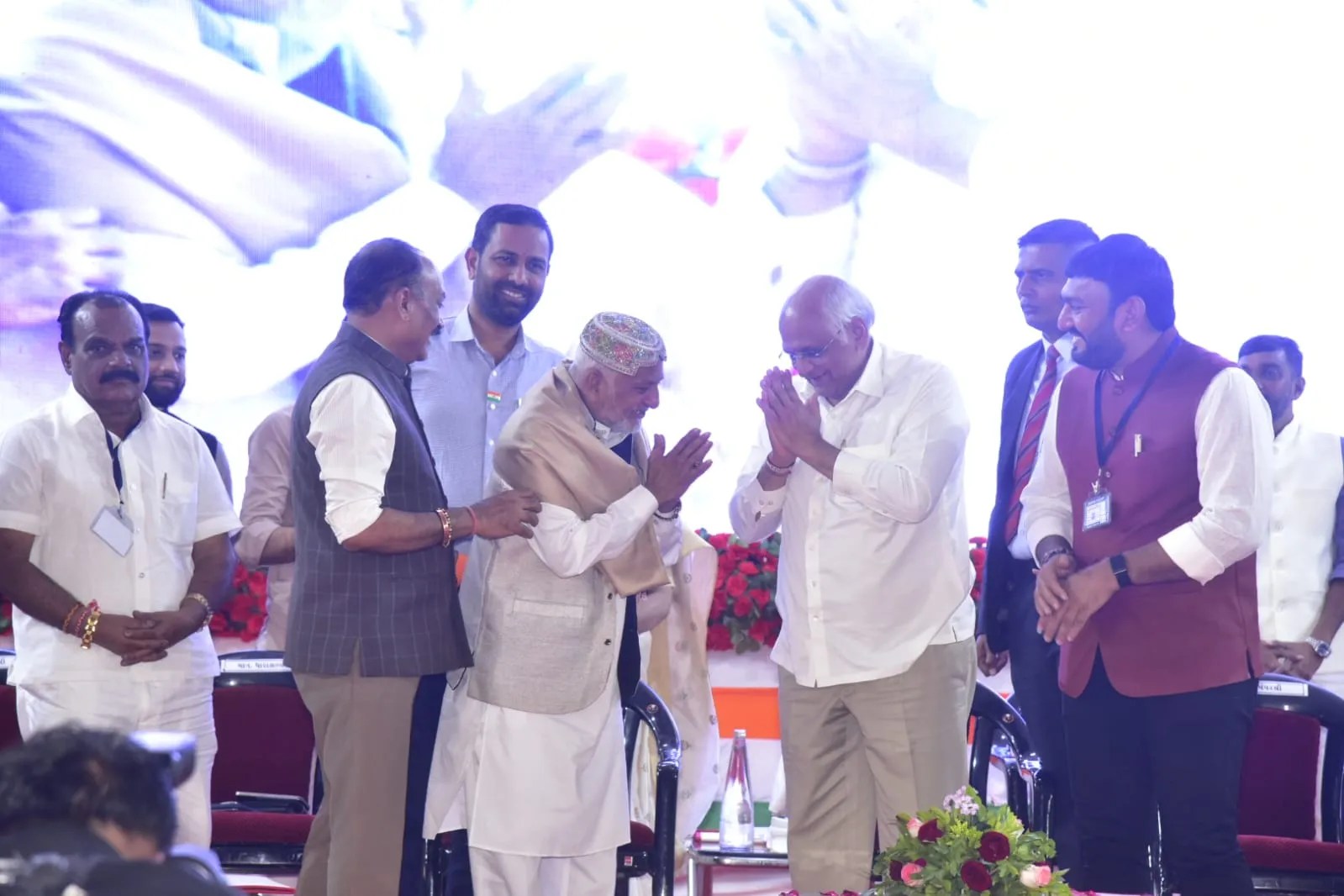 मुख्यमंत्री ने जूनागढ़ से 215 करोड़ के 26 विकास कार्यों की दी सौगात