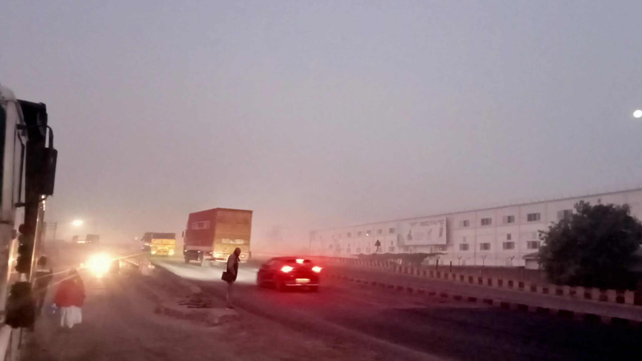 डीएम के आदेश: प्री प्राइमरी से कक्षा 8 तक के सभी विद्यालय बंद, जानें कब खुलेगा विद्यालय?