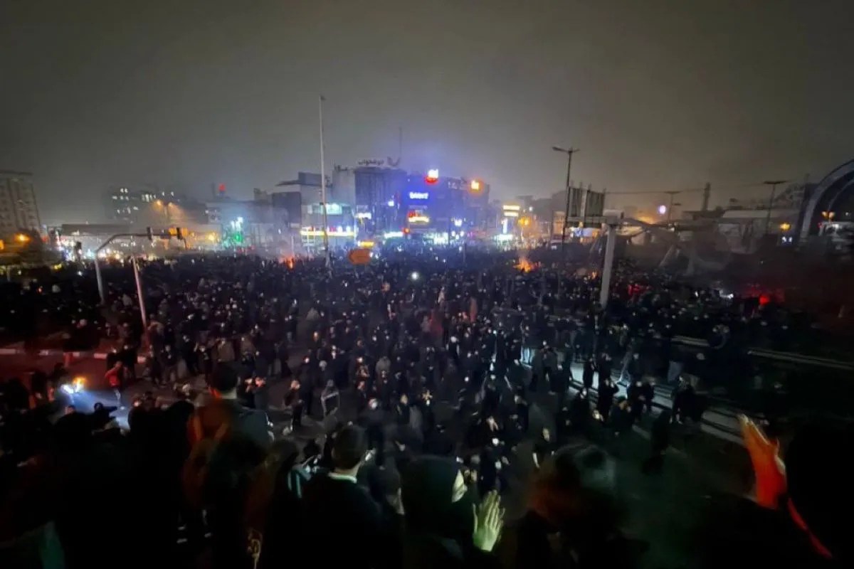 ईरान में ‘भूख की क्रांति’: 31 प्रांतों में फैली भीषण बगावत, ट्रंप ने पूर्व प्रिंस को बुलाया, क्या गिरने वाला है मुल्ला शासन?