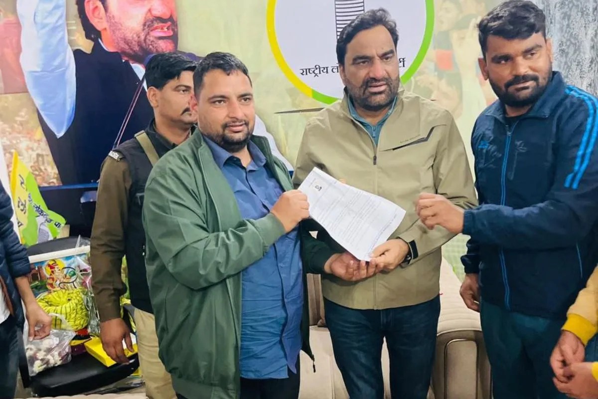 नर्सिंग कर्मियों के भविष्य को लेकर हुंकार, सांसद हनुमान बेनीवाल को सौंपा ज्ञापन