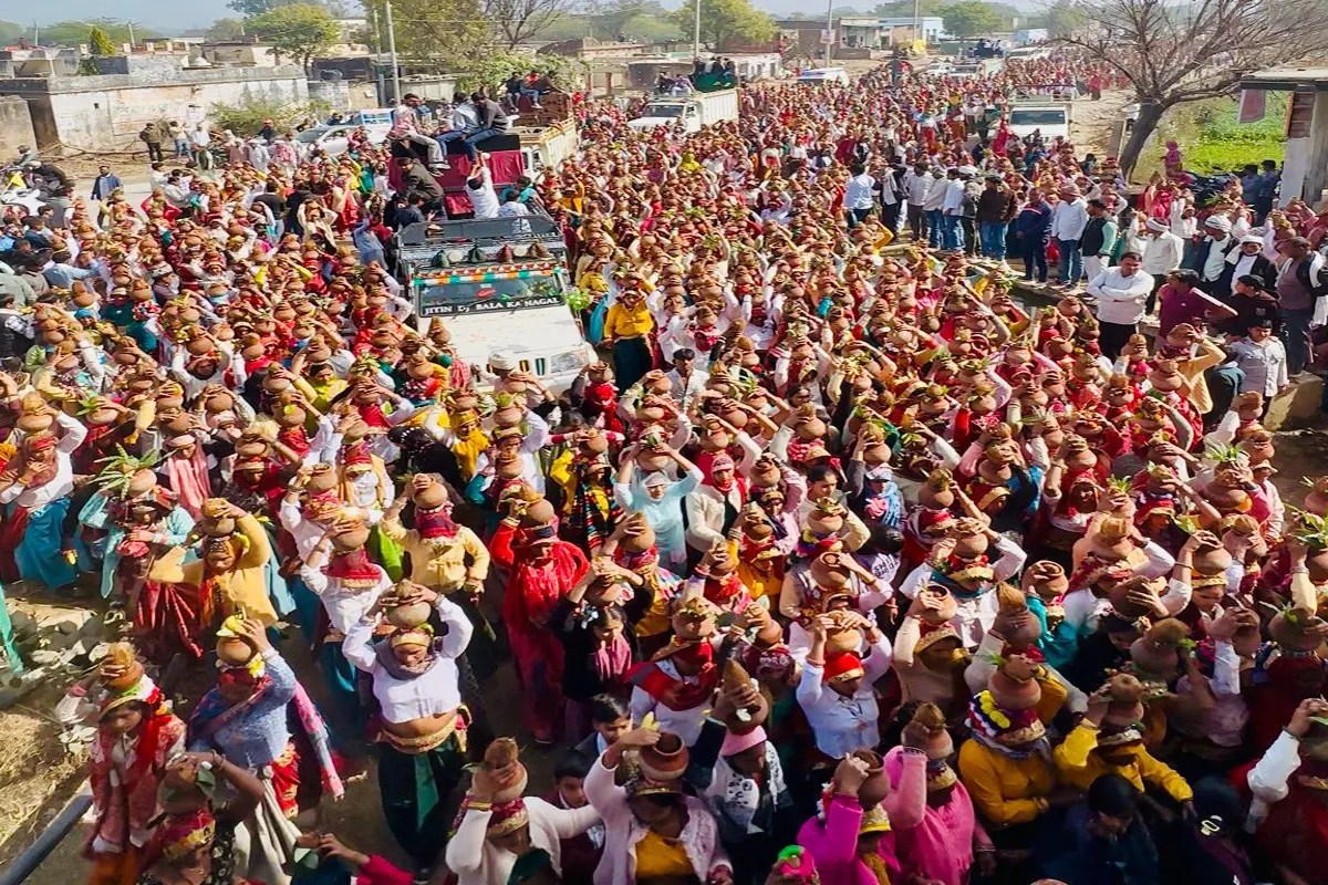 जब कलश लेकर एक साथ निकलीं 21 हजार महिलाएं, तो देखती रह गई जनता, 25 DJ ने माहौल में घोला भक्ति रस