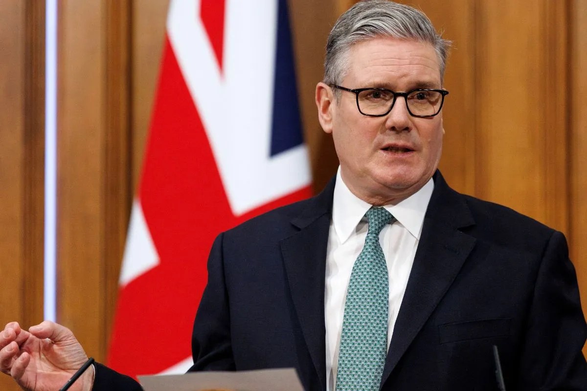 Explain: मॉरीशस को चागोस द्वीप सौंपने पर यूटर्न! क्या डोनाल्ड ट्रंप के दबाव में आया ब्रिटेन?