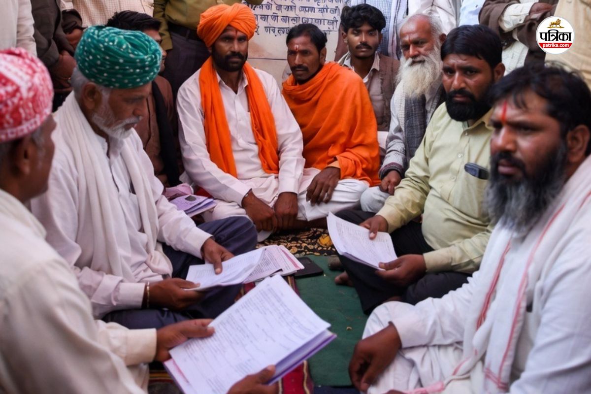 Udaipur News : खाप पंचायत का तुगलकी फरमान, परिवार का हुक्का-पानी बंद, ढोल बजाकर समाज से किया बहिष्कृत