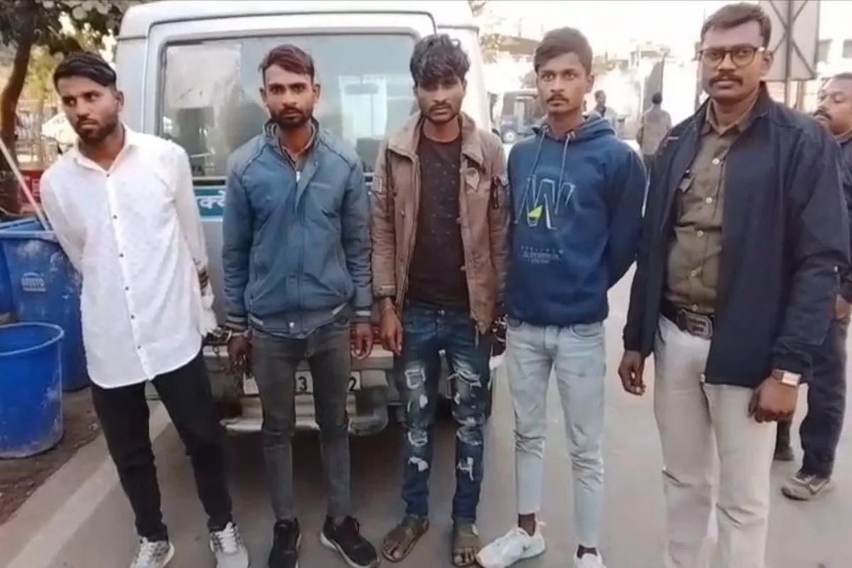 Young girl kidnapping: Video: कार सवार 4 युवकों ने युवती का किया अपहरण, शादीशुदा युवक करना चाहता था शादी