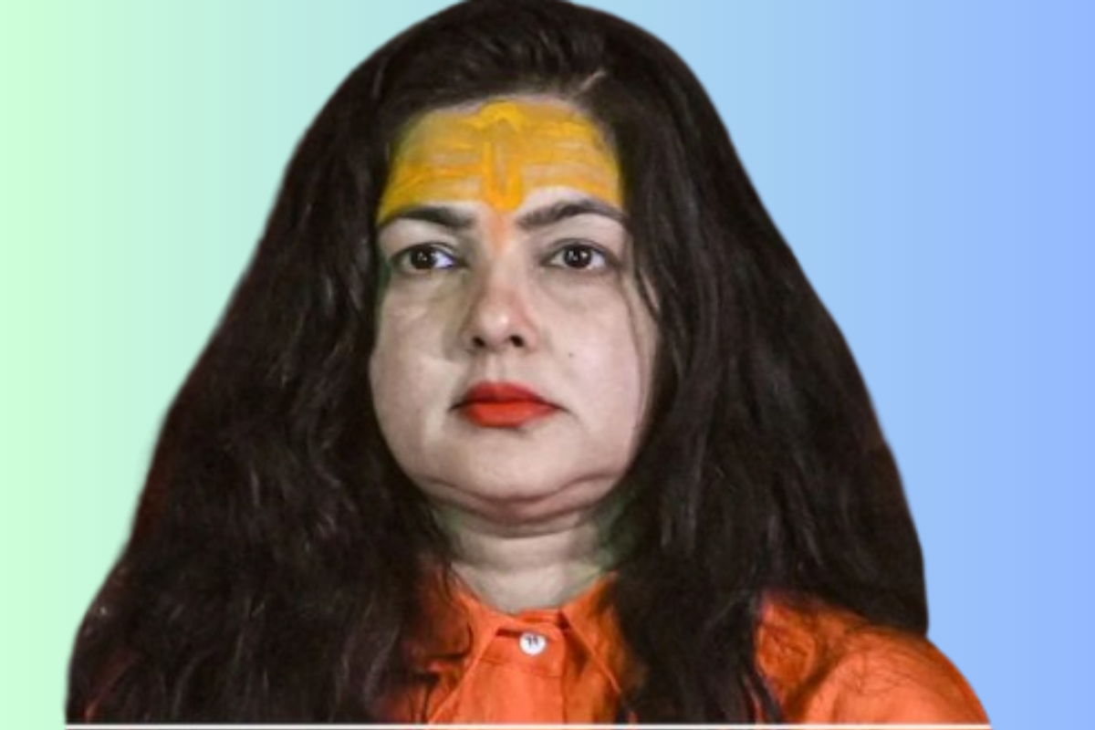 ममता कुलकर्णी का अविमुक्तेश्वरानंद पर निशाना, बड़े पद से पहले अहंकार त्यागना जरूरी