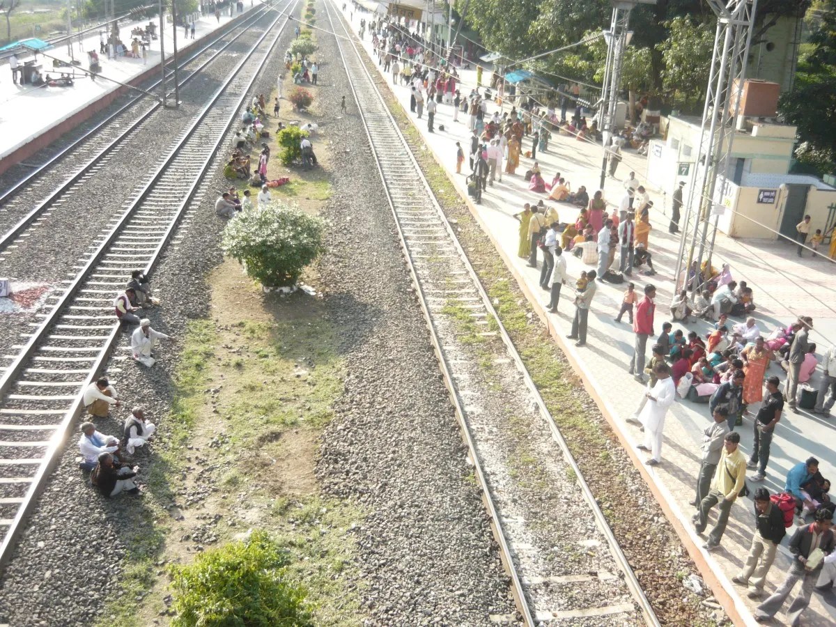 राजधानी एक्सप्रेस से कटा अज्ञात व्यक्ति, इंजन में फंसा सिर 4 किमी तक पहुंचा आमला स्टेशन