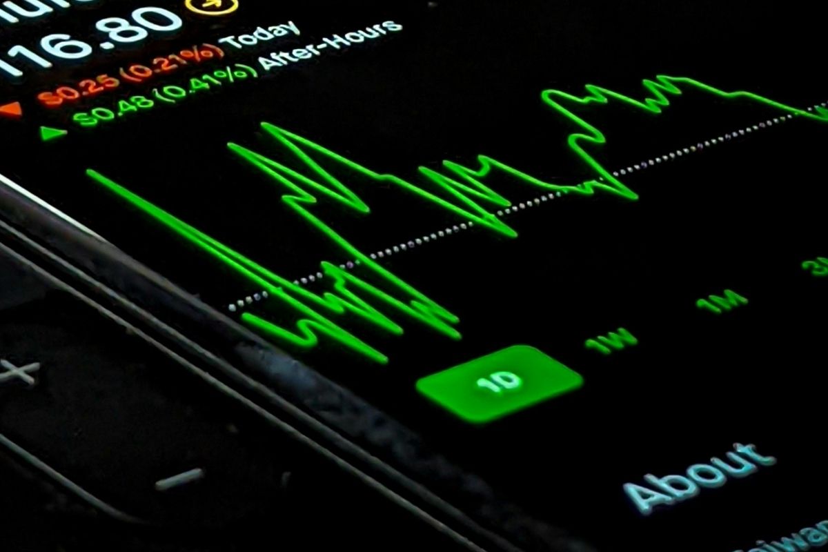 Share Market: बाजार की सुस्त शुरुआत, आईटी, बैंकिंग और मेटल शेयरों में गिरावट, उधर इन स्टॉक्स में दिखी तेजी