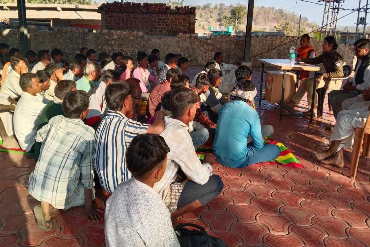 #Ratlam में कम्युनिटी पुलिसिंग : पुलिस ने ग्रामीणों से संवाद कर जानी समस्याएं