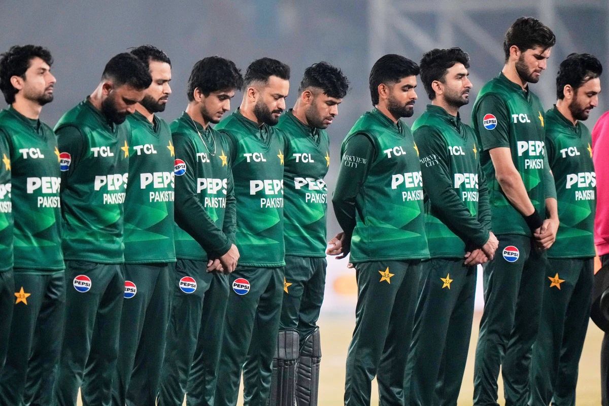 T20 वर्ल्ड कप के हर मैच में काली पट्टी बांधकर उतरेंगे पाक खिलाड़ी, जानें PCB क्यों उठाने जा रहा ये कदम