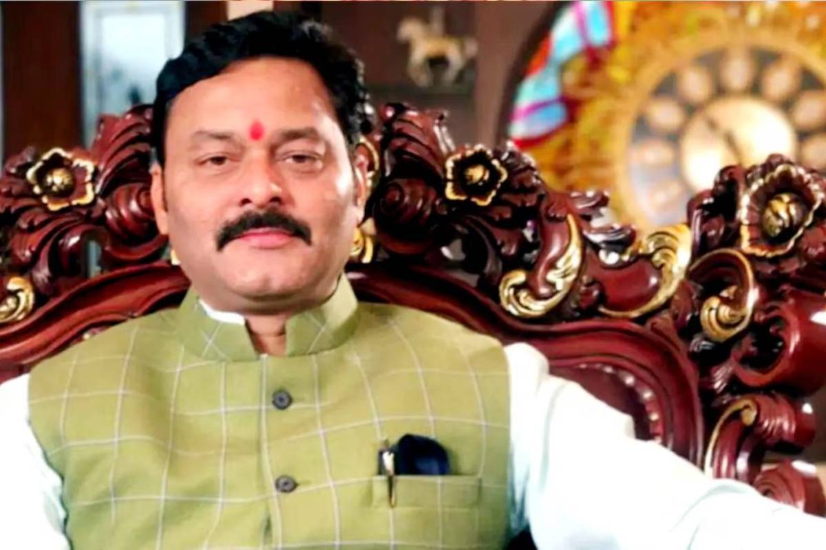 स्टाम्प शुल्क बचाने करोड़ों की जमीन दो टुकड़ों में खरीदी, विधायक संजय पाठक की पत्नी को जारी हुआ नोटिस