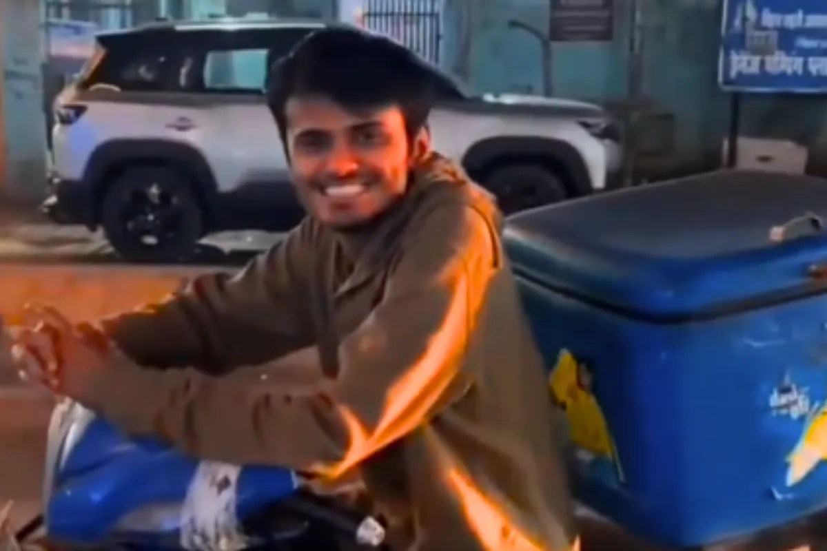 Viral Video: पिज्जा डिलीवरी बॉय का मजाक उड़ा रही थी लड़की दोस्त, ‘किंग’ डायरेक्टर सिद्धार्थ आनंद का बयान आया सामने