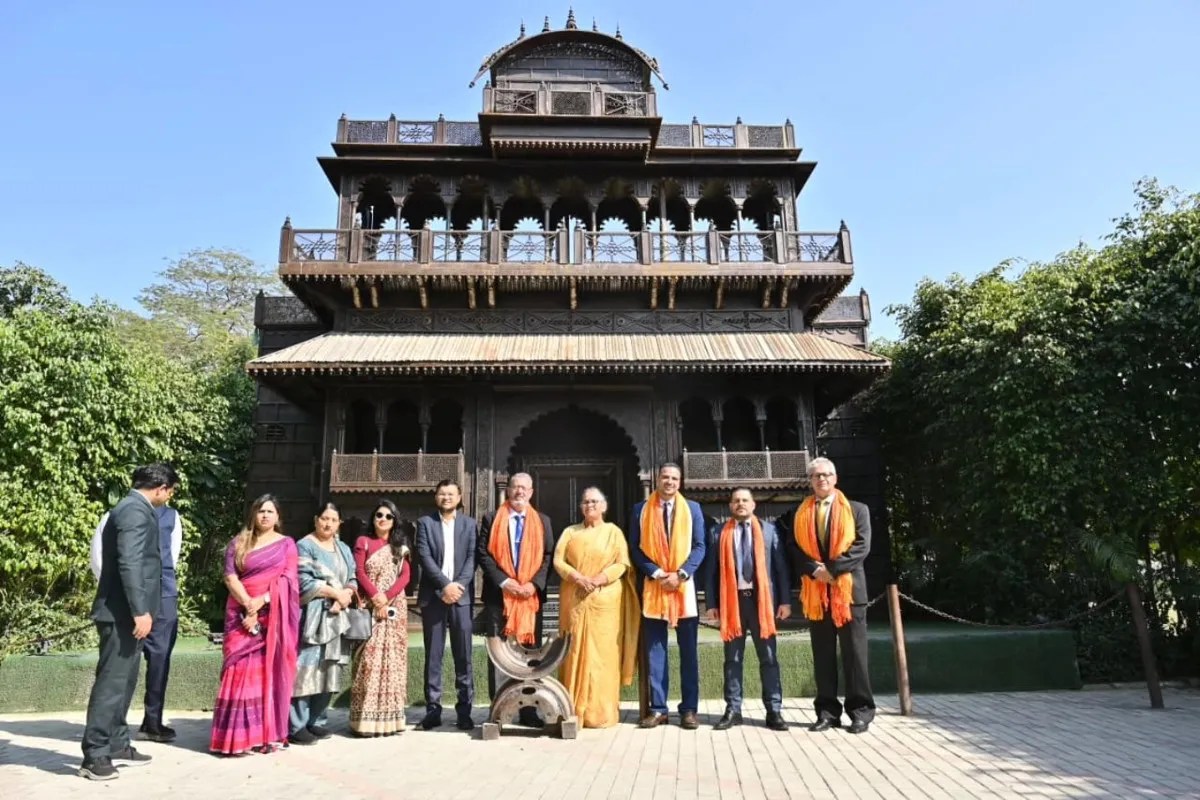 UP Darshan: लखनऊ के यूपी दर्शन पार्क में कचरे से बनी कला ने ब्राजील के प्रतिनिधिमंडल का दिल जीता