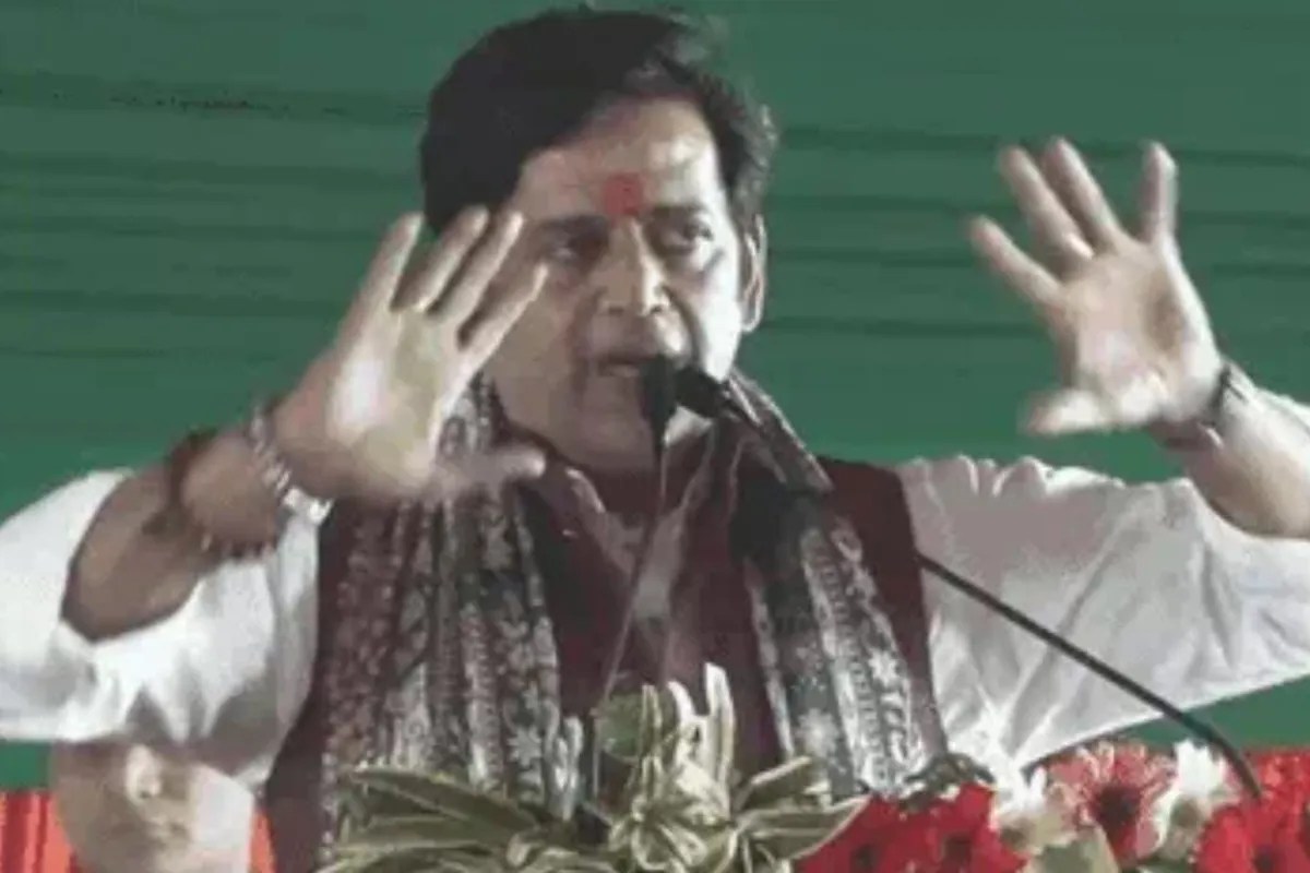 जब भरी सभा में रविकिशन बोले…हमें पगलाओ मत, सीएम योगी भी चौंके…फिर मंच पर लगे ठहाके