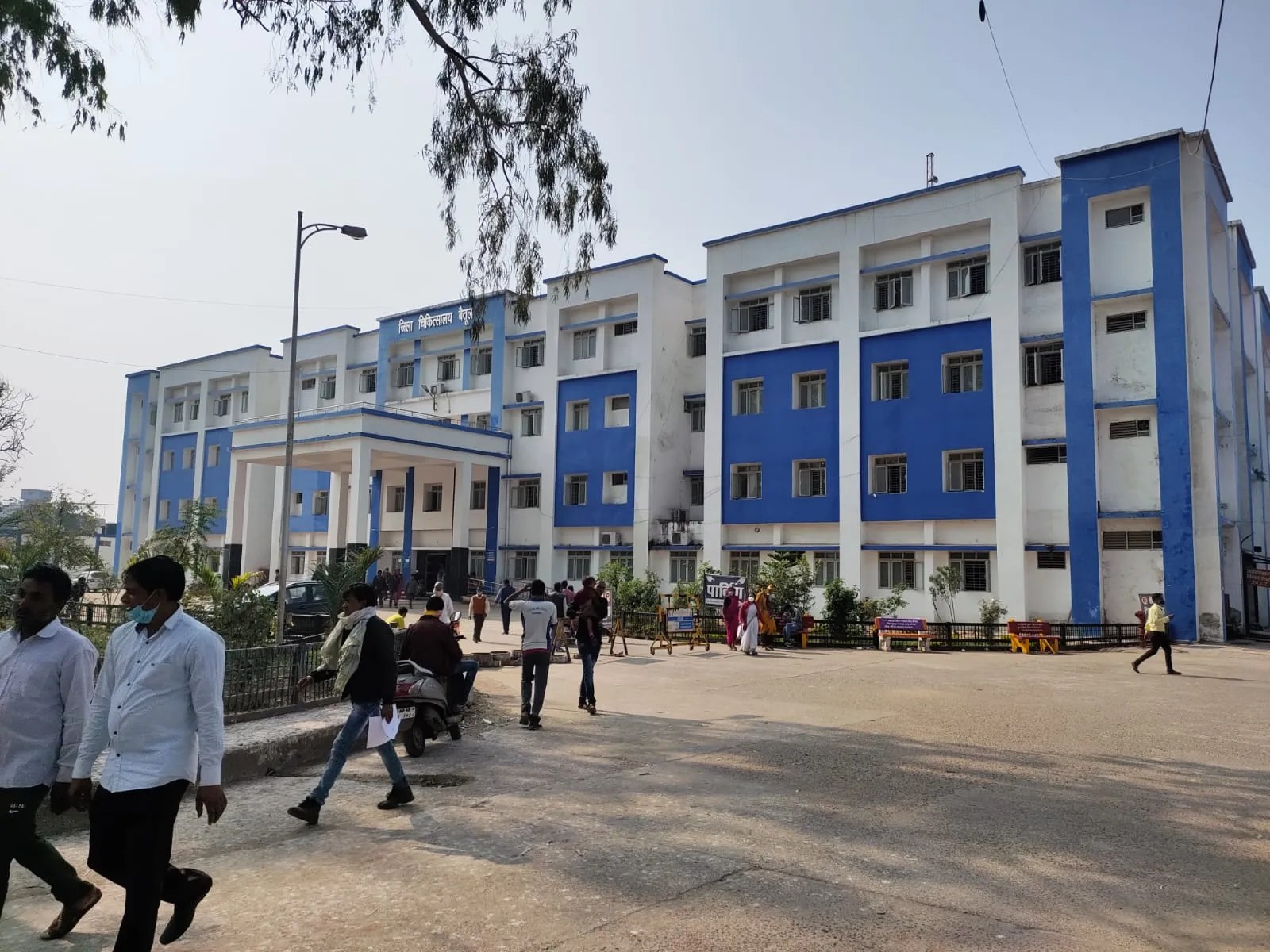 डॉक्टरों के इस्तीफों से जिला अस्पताल की सेहत बिगड़ी