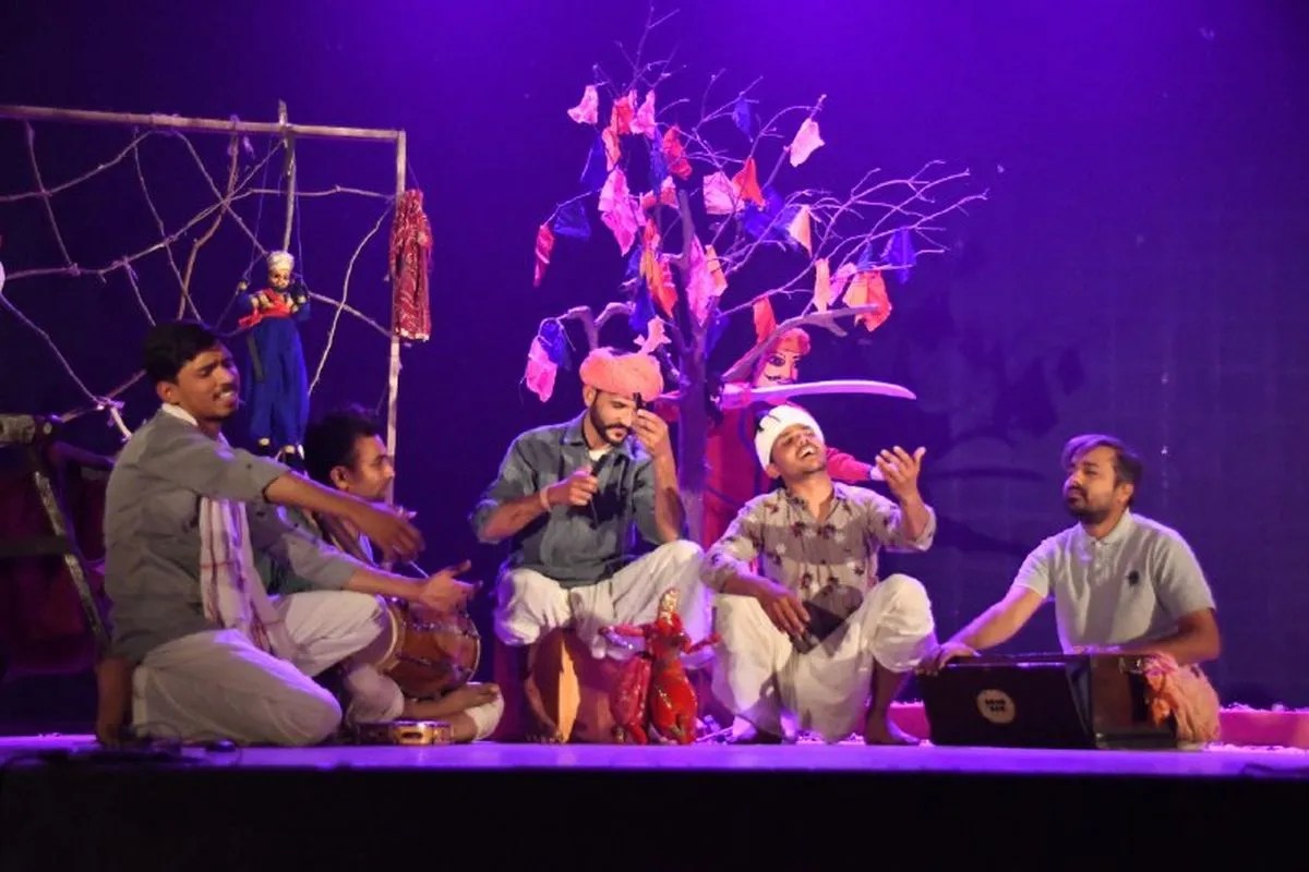 कठपुतलियां नाटक ने झकझोरा दर्शकों का अंतर्मन, ममत्व की विजय का जीवंत मंचन