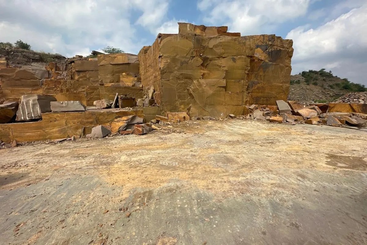 माइनिंग स्कैंडल: 14 करोड़ के राजस्व पर ‘अवैध’ चोट, रक्षक ही बने भक्षक!