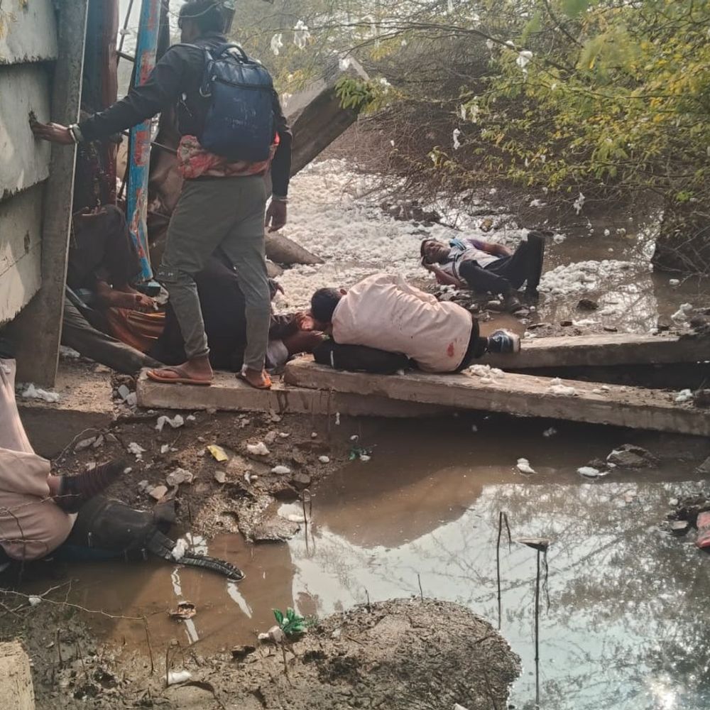 बूंदी में ट्रक पलटा, 2 लोगों की मौत:8 हुए घायल, चौथ माता के दर्शन को जा रहे थे