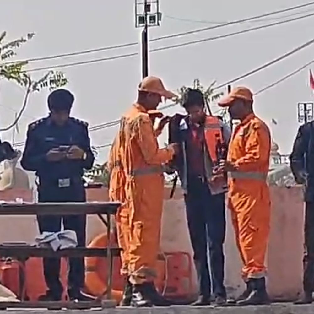 भूकंप, गैस रिसाव, आग से बचने तरीके बताए:राजगढ़ में पीएम एक्सीलेंस के छात्रों को एनडीआरएफ ने ट्रेनिंग दी