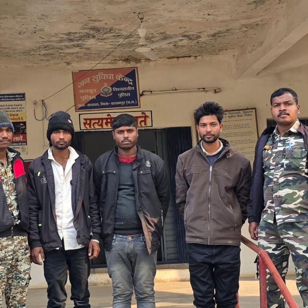 अंतरराज्यीय धान तस्कर गिरोह का पर्दाफाश:बलरामपुर पुलिस ने 3 आरोपियों को किया गिरफ्तार, पिकअप वाहन जब्त