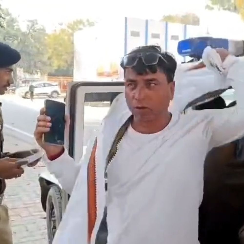 नवादा में सरकारी दफ्तर से कागजात चोरी:राजगीर से पकड़ा गया पूर्व मुखिया, दस्तावेजों में फेरबदल का आरोप