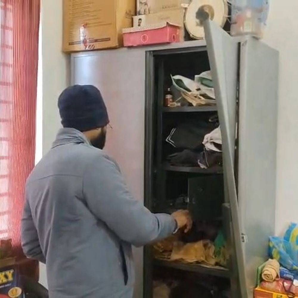 अमरोहा में शादी से पहले सूने घर में चोरी:विवेकानंद कॉलोनी से 8-10 लाख के जेवरात-नकदी गायब