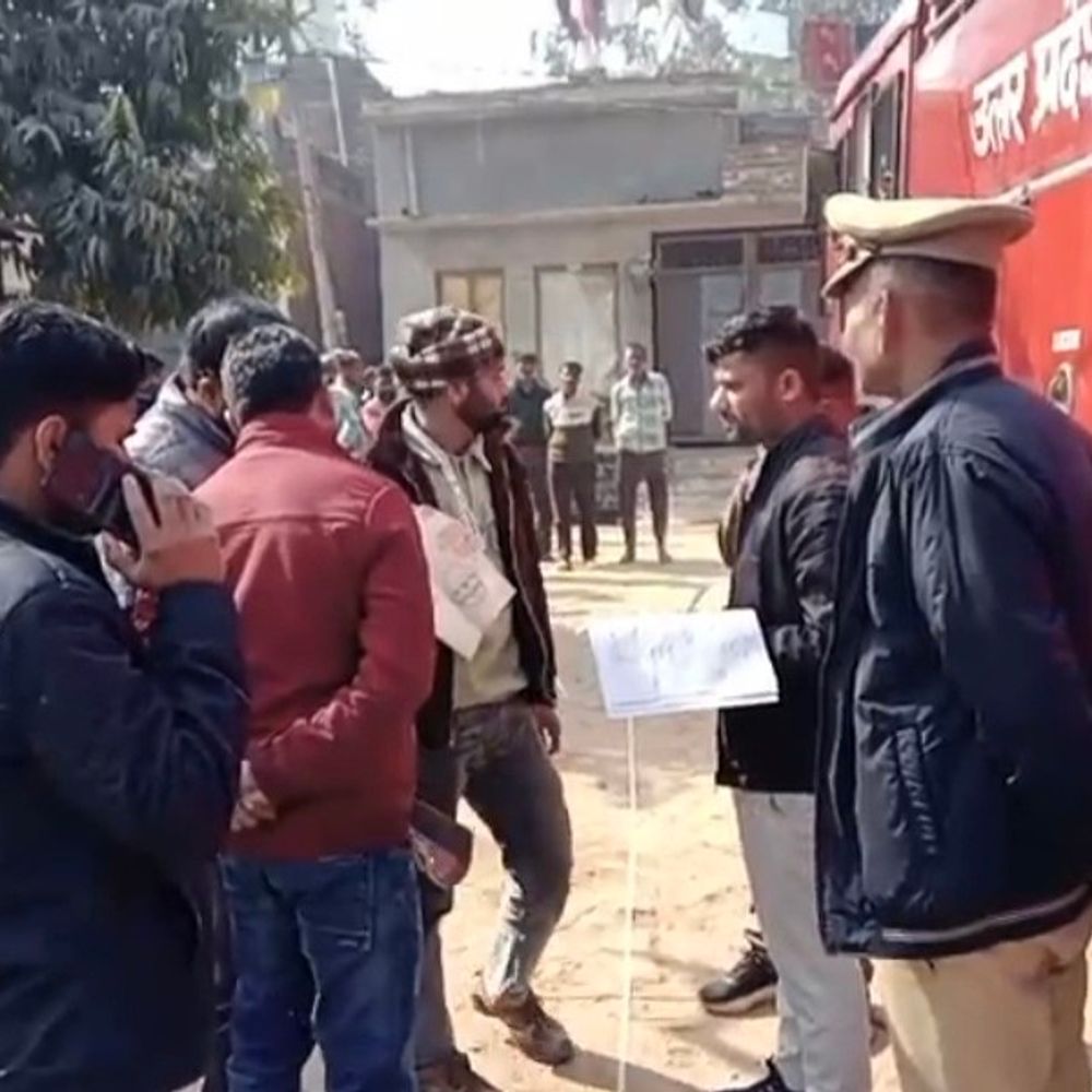 संभल में 8 बीघा सरकारी भूमि पर 40 मकान:अल्लीपुर खुर्द में पैमाइश, अवैध कब्जों पर धारा 67 की कार्रवाई होगी