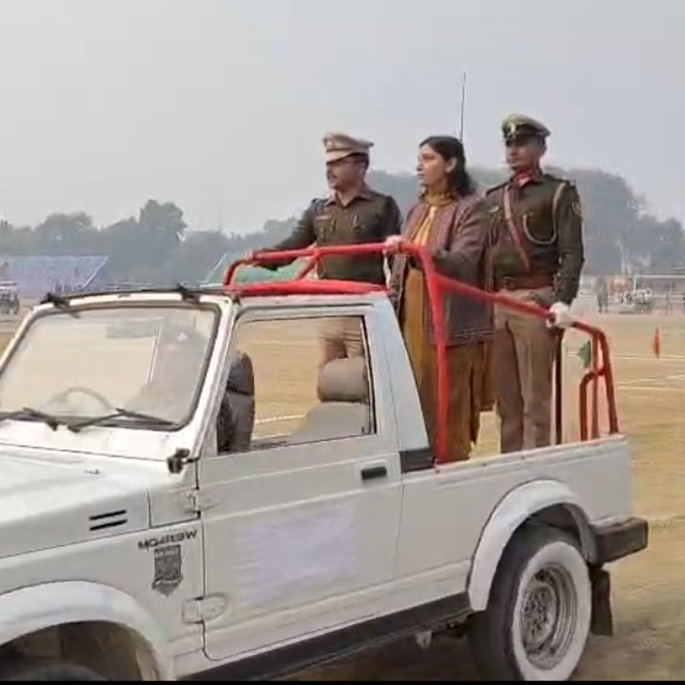 बक्सर में गणतंत्र दिवस की फुल ड्रेस रिहर्सल:डीएम-एसपी ने किया निरीक्षण, सुरक्षा कड़ी, 26 जनवरी को मुख्य समारोह