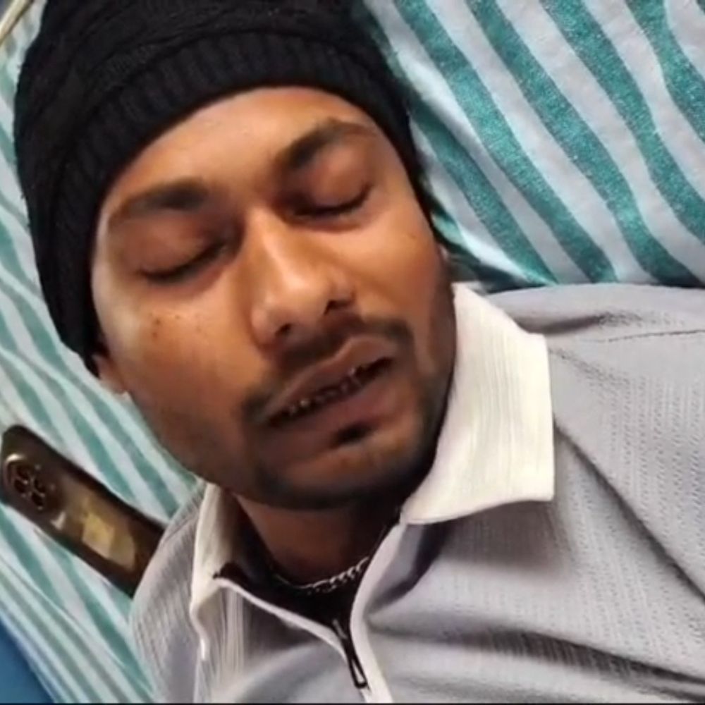 प्रतिमा विसर्जन में चली गोली, युवक के घुटने में फंसी:मधुबनी के भपटियाही गांव में घटना; नशे की हालत में पहुंचे युवकों ने की फायरिंग