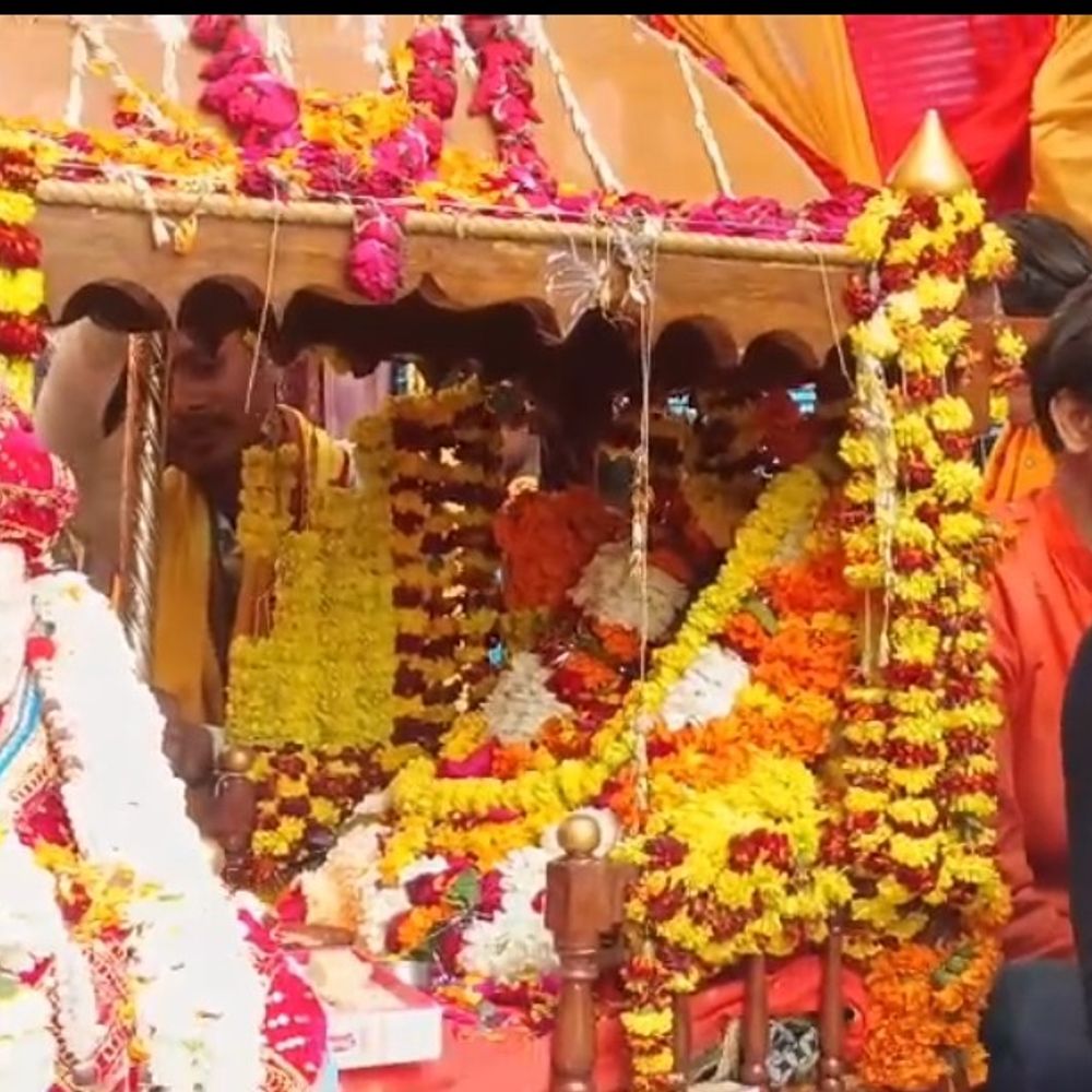 सोनभद्र में साईं पालकी यात्रा निकाली गई:स्थापना दिवस पर भक्तों ने लगाए साईं नाथ के जयकारे