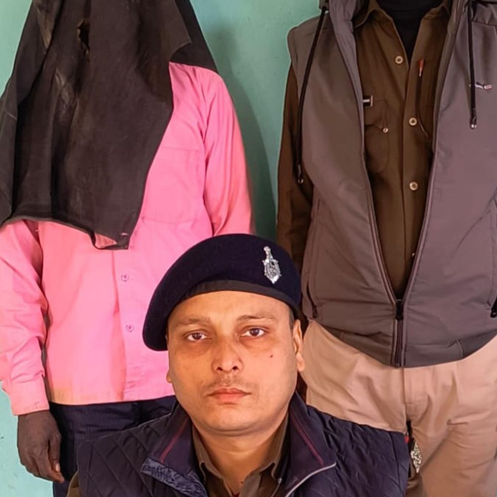 तीन साल पुराने हत्या के मामले में आरोपी महिला गिरफ्तार:कोंच थाना पुलिस ने एक शराब तस्कर को भी पकड़ा, दोनों को जेल भेजा गया