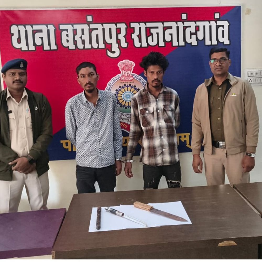 सार्वजनिक स्थान पर चाकू लहराते दो बदमाश गिरफ्तार:राजनांदगांव में दहशत फैलाने के आरोप में जेल भेजे गए
