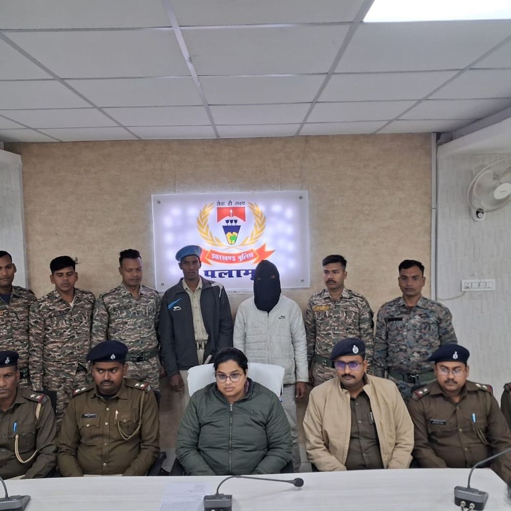 पलामू में गैंगस्टर प्रिंस खान का शूटर गिरफ्तार:कुवैत से मिला था गोल्ड हाउस पर फायरिंग का निर्देश, दो पहले भी हो चुके हैं अरेस्ट