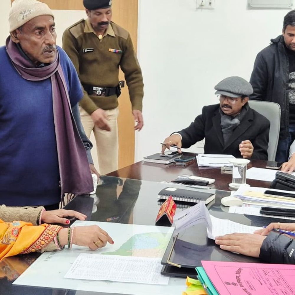 पश्चिम चंपारण में ‘सबका सम्मान–जीवन आसान’ कार्यक्रम:सेवा–संवाद–समाधान से आम लोगों को मिला तुरंत राहत