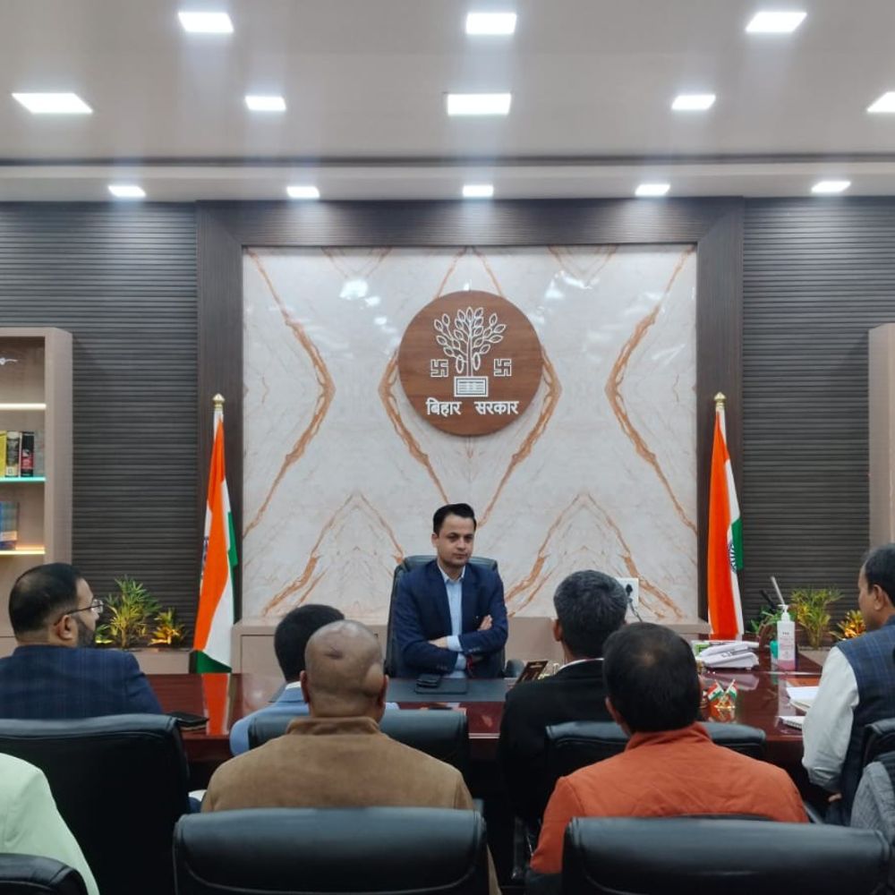 DM का राशन दुकानों के नियमित इंस्पेक्शन का निर्देश:मधुबनी में फूड ग्रेन डिस्ट्रीब्यूशन में ट्रांसपेरेंसी, पंक्चुएलिटी सुनिश्चित करने को कहा