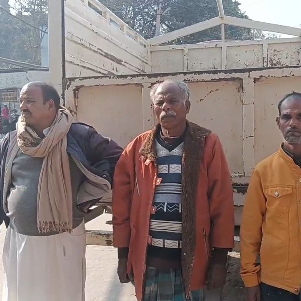 नवादा परसौनी में युवती का शव फंदे से मिला:परिजन बोले-बुधवार शाम से गायब, पुलिस जांच में जुटी; एफएसएल टीम ने जुटाए साक्ष्य