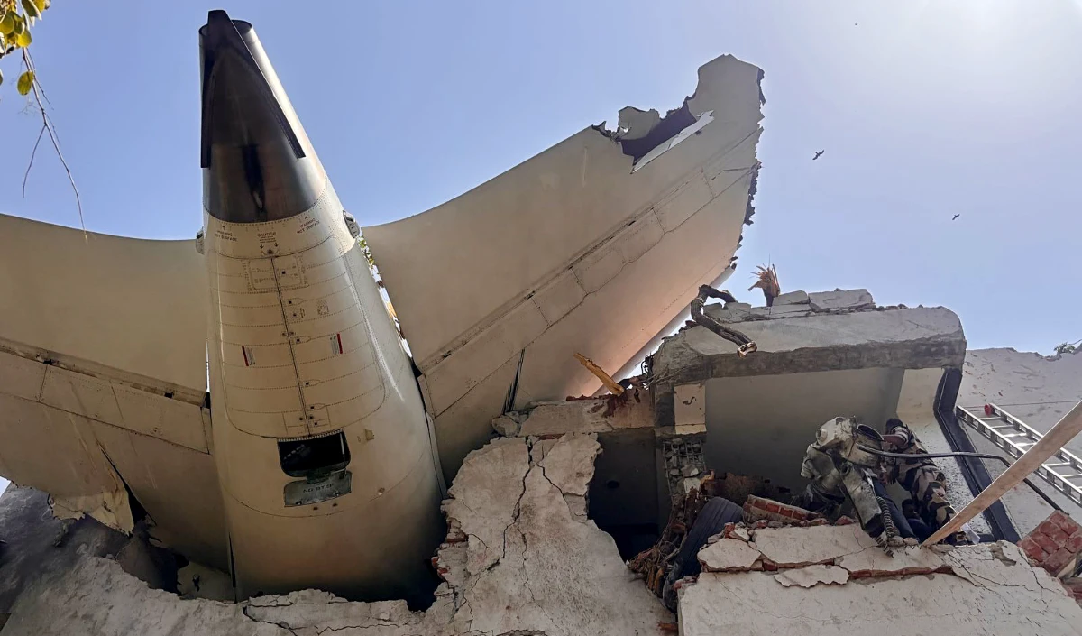 Air India 171 Crash Probe | दिवंगत कैप्टन के पायलट के भतीजे को समन, भड़के पायलटों ने शुरू किया विरोध प्रदर्शन