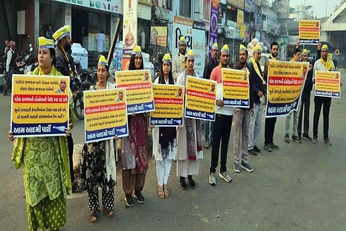 सीएम के कार्यक्रम से पहले आप उतरी सड़क पर, पाटीदार हॉस्टल की एफएसआई के मुद्दे पर जताया विरोध