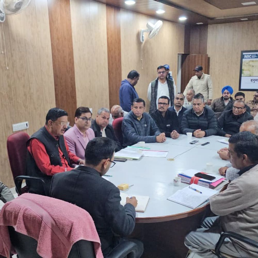 हनुमानगढ़ में 5 एजेंसियों से गेहूं खरीद का विरोध:कलेक्टर से मिले व्यापारी और किसान, एफसीआई से ही खरीद की मांग