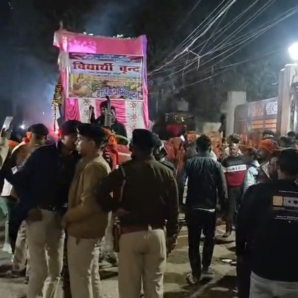 जमुई में सरस्वती विसर्जन जुलूस में झड़प:कल्याणपुर से निकले जुलूस में विवाद, पुलिस ने कराया विसर्जन