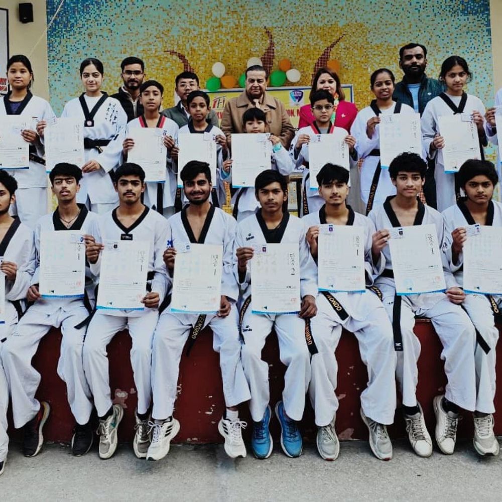 मुरादाबाद के 24 ताइक्वांडो खिलाड़ियों को ब्लैक बेल्ट:परीक्षा पास करने पर प्रमाण पत्र वितरित किए गए