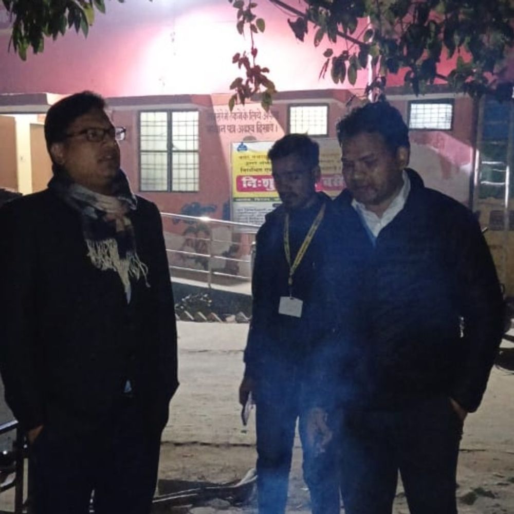 एडीएम ने अकबरपुर रैन बसेरे का निरीक्षण किया:ठंड में निराश्रितों को सुविधाएं, पंजीकरण और सहायता के निर्देश